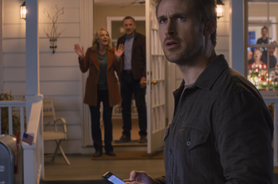 ON THANKSGIVING, MY PARENTS STOPPED ME AT THE FRONT ENTRANCE AND SAID: ‘YOU’RE NOT INVITED – GO HOME.’ BEHIND THEM, I SAW MY SISTER, MY UNCLE, EVEN MY BEST FRIEND LAUGHING AROUND THE TABLE. I JUST NODDED, GOT BACK IN MY CAR, AND MADE ONE QUICK PHONE CALL. TWENTY MINUTES LATER, MY PHONE BLEW UP… AND THE SCREAMING STARTED